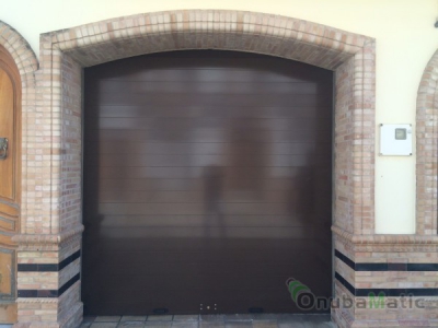 Persiana automatica lacada en ral 8014 instalada en San Juan del Puerto (Huelva)