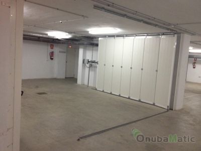 Puerta corredera seccional lateral en Juzgados de La Palma.